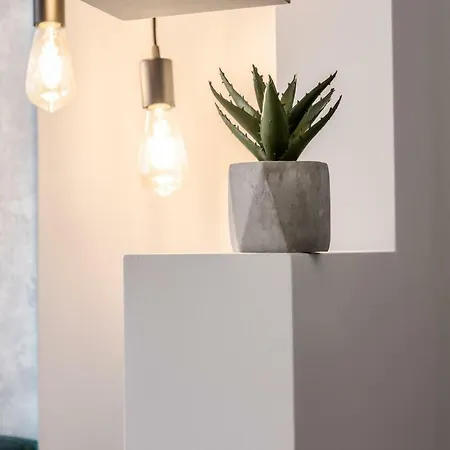 Modern Apartment *