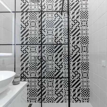 Modern Apartment *